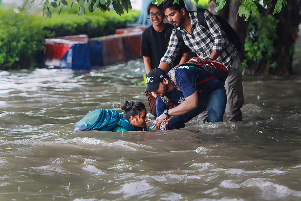 Delhi Weather Monsoon Rains_Waterlogged road due to heavy rains